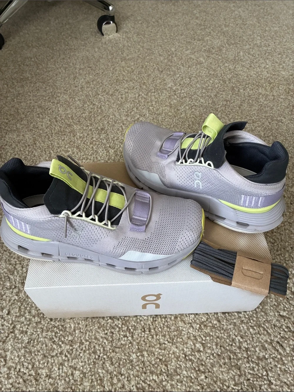 Women’s On cloud Running grey and fluorescent green Sneakers